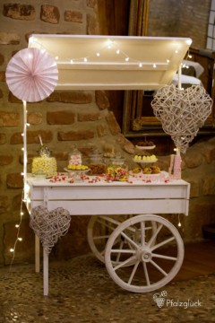 Dekorierte Candybar aus Holz