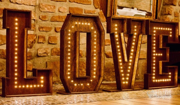 Love Buchstaben aus Holz